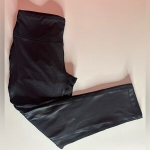 Women’s black capri leggings NWOT size medium
